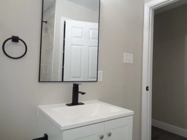 $1,950 | 917 Temple Drive, Hitchcock, TX 77563