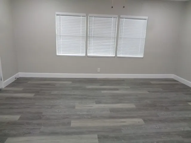 $1,950 | 917 Temple Drive, Hitchcock, TX 77563