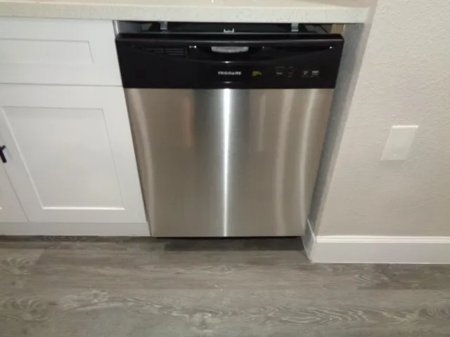 $1,950 | 917 Temple Drive, Hitchcock, TX 77563