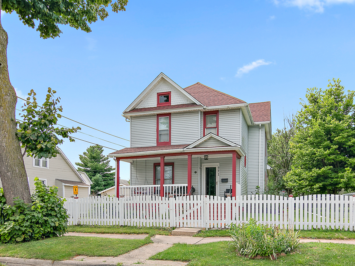 971 North Cleveland Avenue Kankakee, IL 60901 - Photo 1 of 19 a front view of a house with a yard