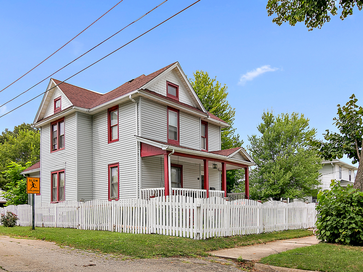 971 North Cleveland Avenue Kankakee, IL 60901 - Photo 2 of 19 a front view of a house with a yard