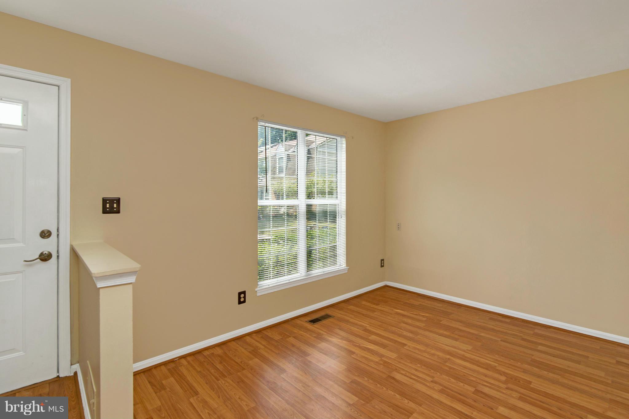 7 Wimbledon Court Silver Spring, MD 20906 - Photo 2 of 29 Family Room