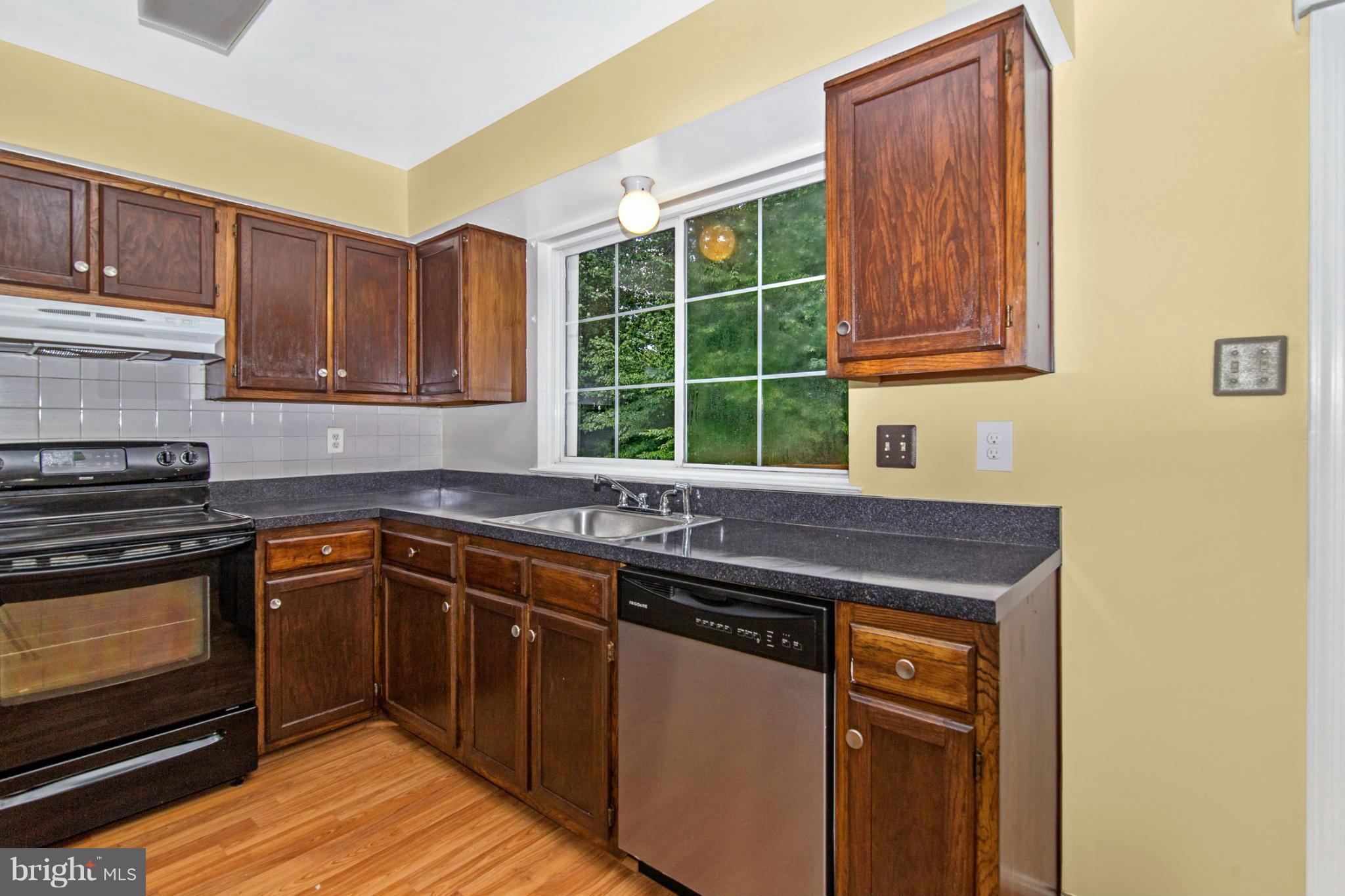 7 Wimbledon Court Silver Spring, MD 20906 - Photo 9 of 29 Kitchen