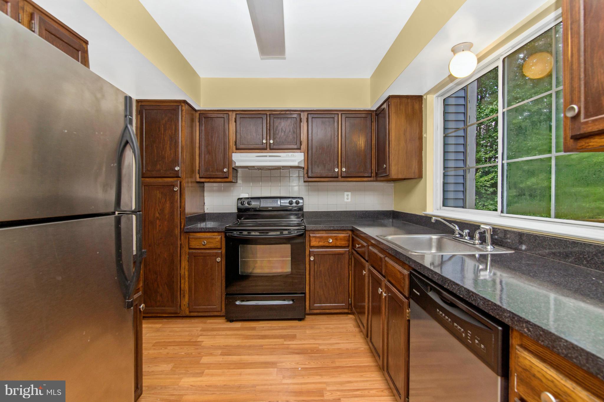 7 Wimbledon Court Silver Spring, MD 20906 - Photo 10 of 29 Kitchen