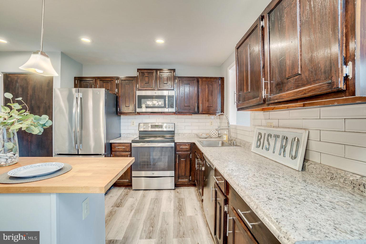 6 Robin Ridge Court Baltimore, MD 21234 - Photo 11 of 35 Open kitchen w/ SS appl