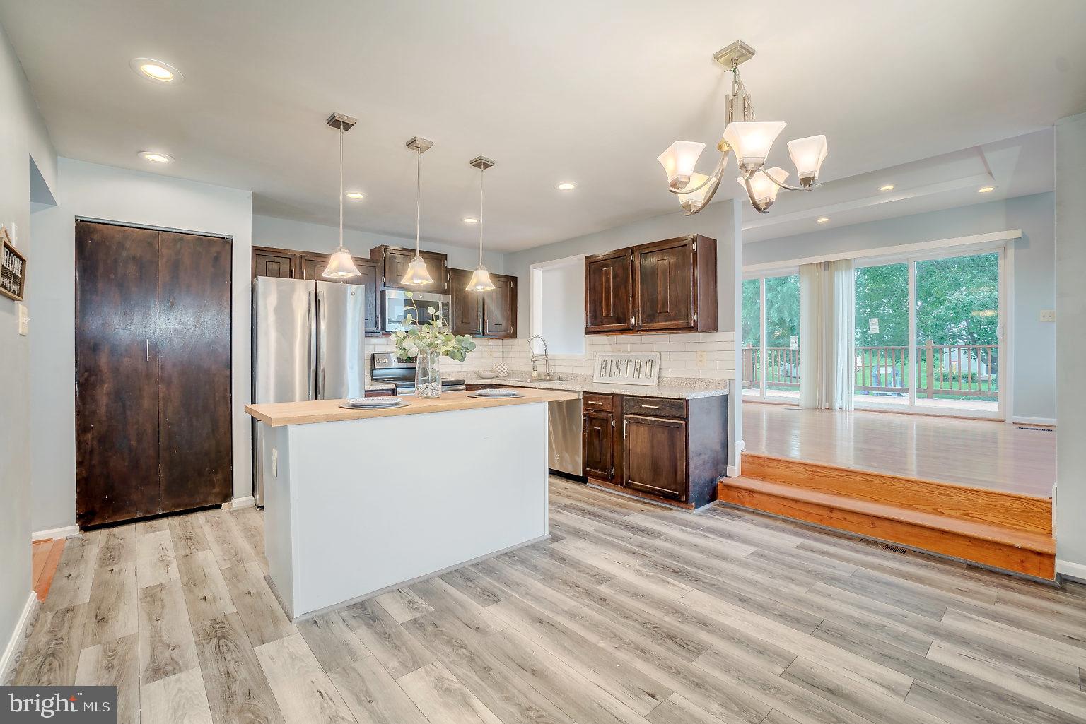 6 Robin Ridge Court Baltimore, MD 21234 - Photo 12 of 35 Updated EIK w/ island