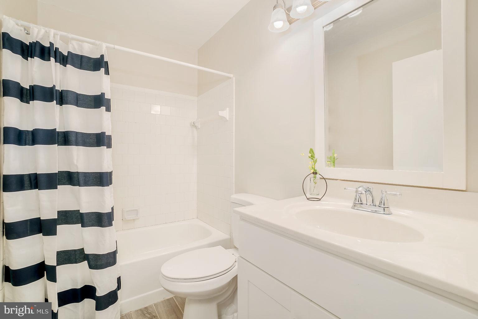 6 Robin Ridge Court Baltimore, MD 21234 - Photo 20 of 35 Full bath , crisply decorated