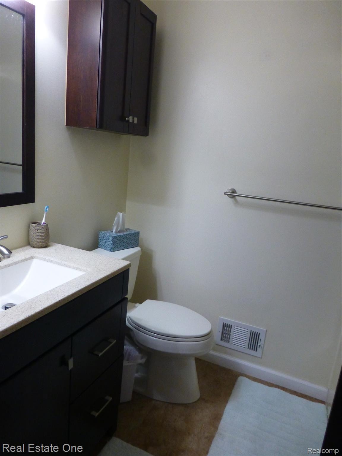 2451 Samoset Road, Unit 7 Royal Oak, MI 48073 - Photo 18 of 25 P1140177.JPG