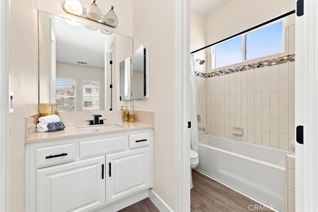 3086 Crystal Ridge Lane Colton, CA 92324 - Photo 47 of 75 Ensuite bathroom adjoins bedroom 4