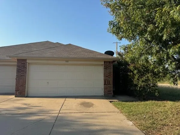 $1,750 | 500 Brookbank Drive, Crowley, TX 76036