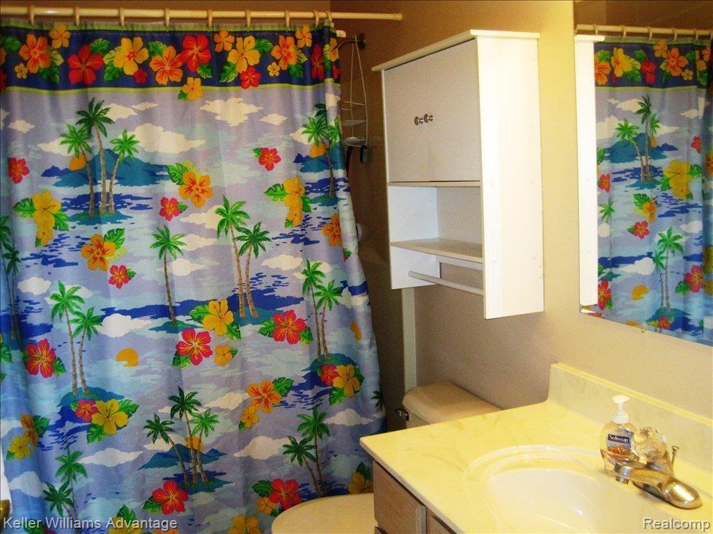 28806 Five Mile Road, Unit 1 Livonia, MI 48154 - Photo 12 of 13 Bathroom