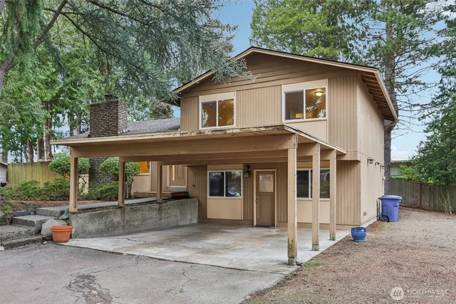 a view of a house with a outdoor space