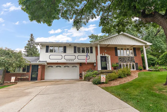 $399,000 | 14405 Greenland Avenue, Orland Park, IL 60462