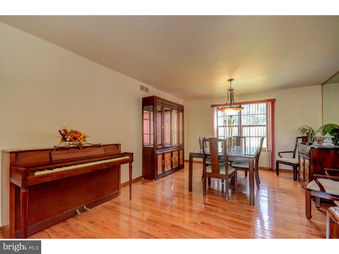 21 Blue Grass Road Clementon, NJ 08021 - Photo 4 of 23