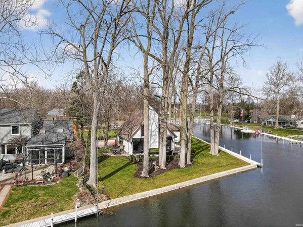 $595,000 | 12240 North Mariposa Drive, Syracuse, IN 46567
