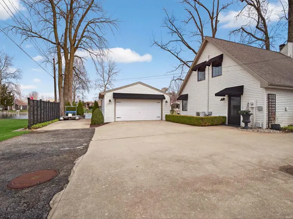 $595,000 | 12240 North Mariposa Drive, Syracuse, IN 46567