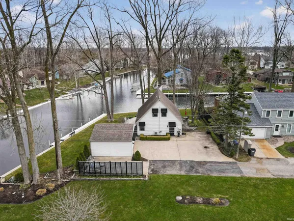 $595,000 | 12240 North Mariposa Drive, Syracuse, IN 46567