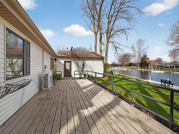 $595,000 | 12240 North Mariposa Drive, Syracuse, IN 46567