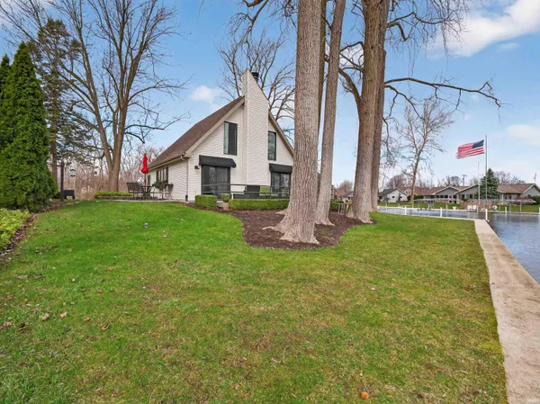 $595,000 | 12240 North Mariposa Drive, Syracuse, IN 46567