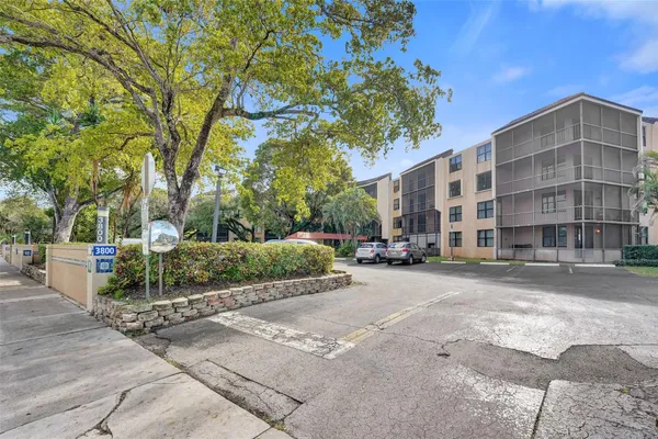$2,300 | 3800 North Hills Drive, Unit 412, Hollywood, FL 33021