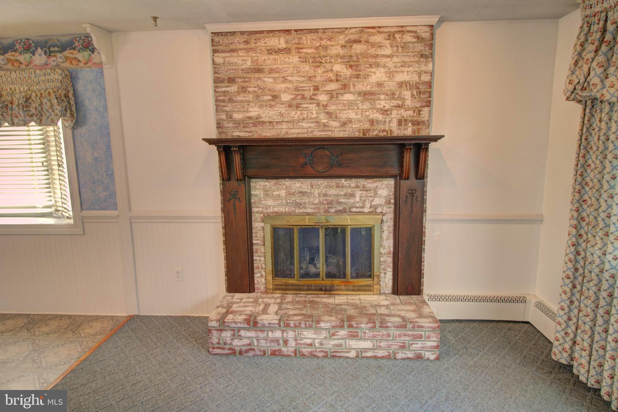 5805 Oakland Road Baltimore, MD 21227 - Photo 18 of 36 gas fireplace
