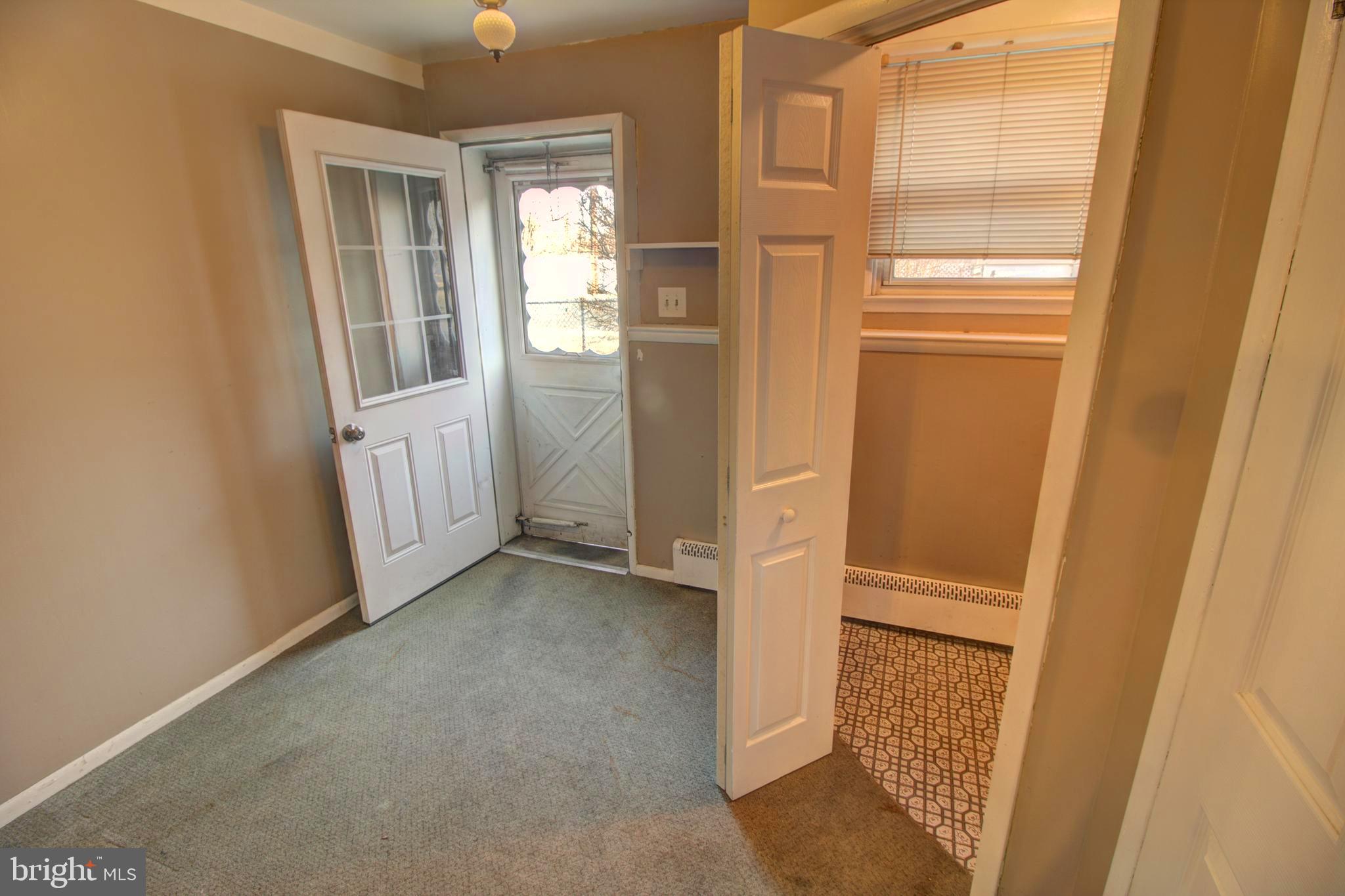 5805 Oakland Road Baltimore, MD 21227 - Photo 30 of 36 lower level driveway side entry room