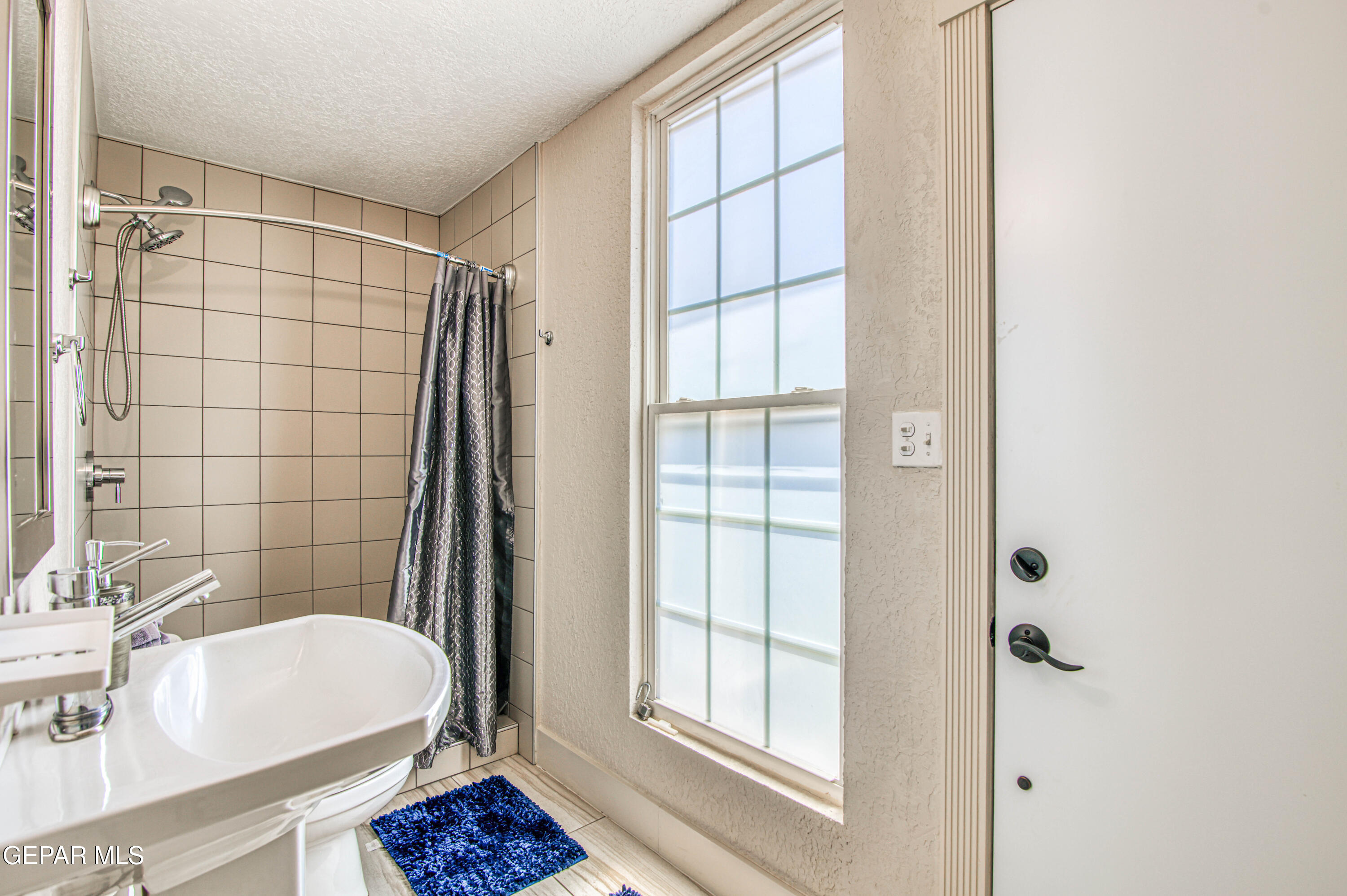 640 Stewart Court El Paso, TX 79902 - Photo 17 of 31 a bathroom with a sink toilet and shower