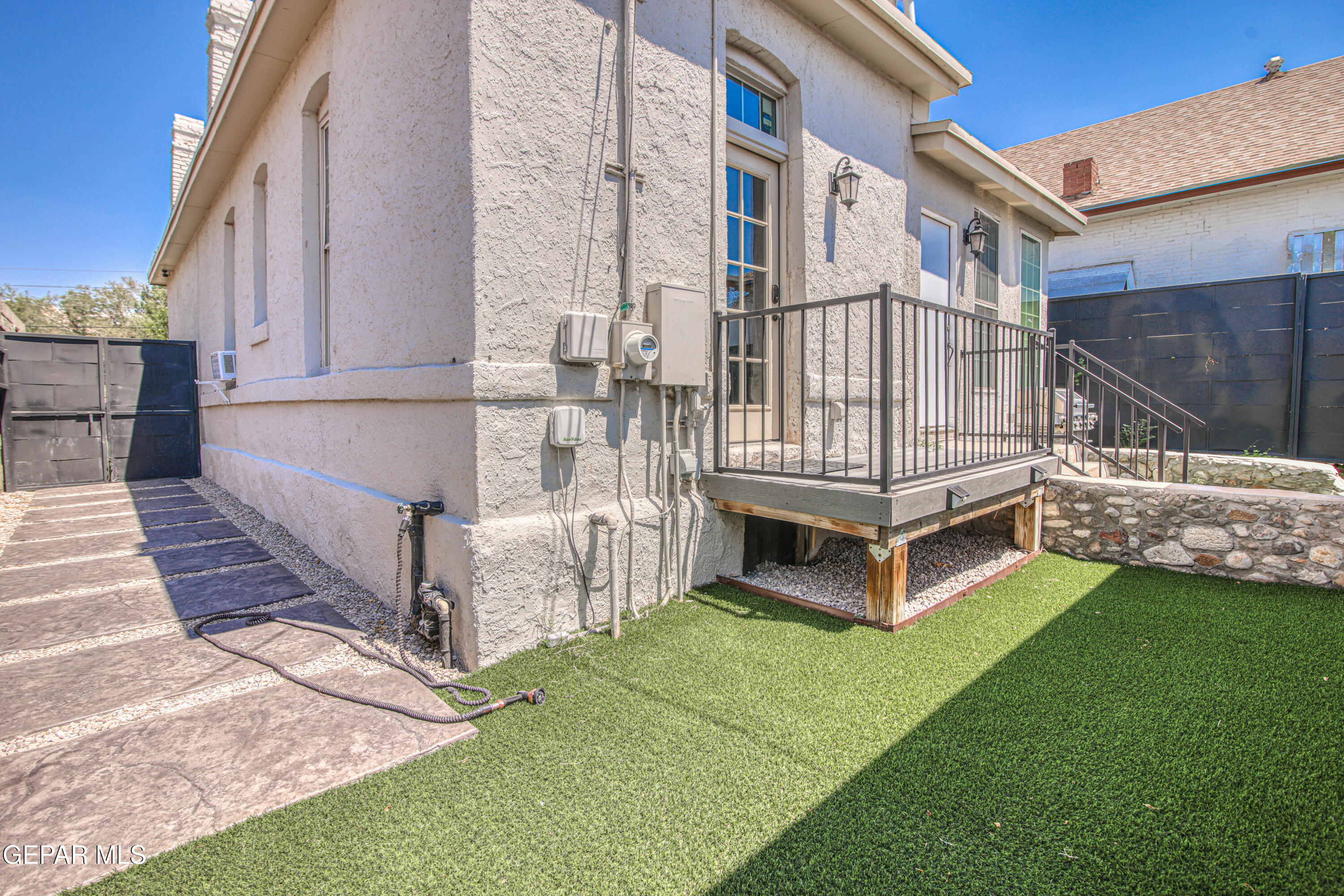 640 Stewart Court El Paso, TX 79902 - Photo 19 of 31 a view of a house with a yard