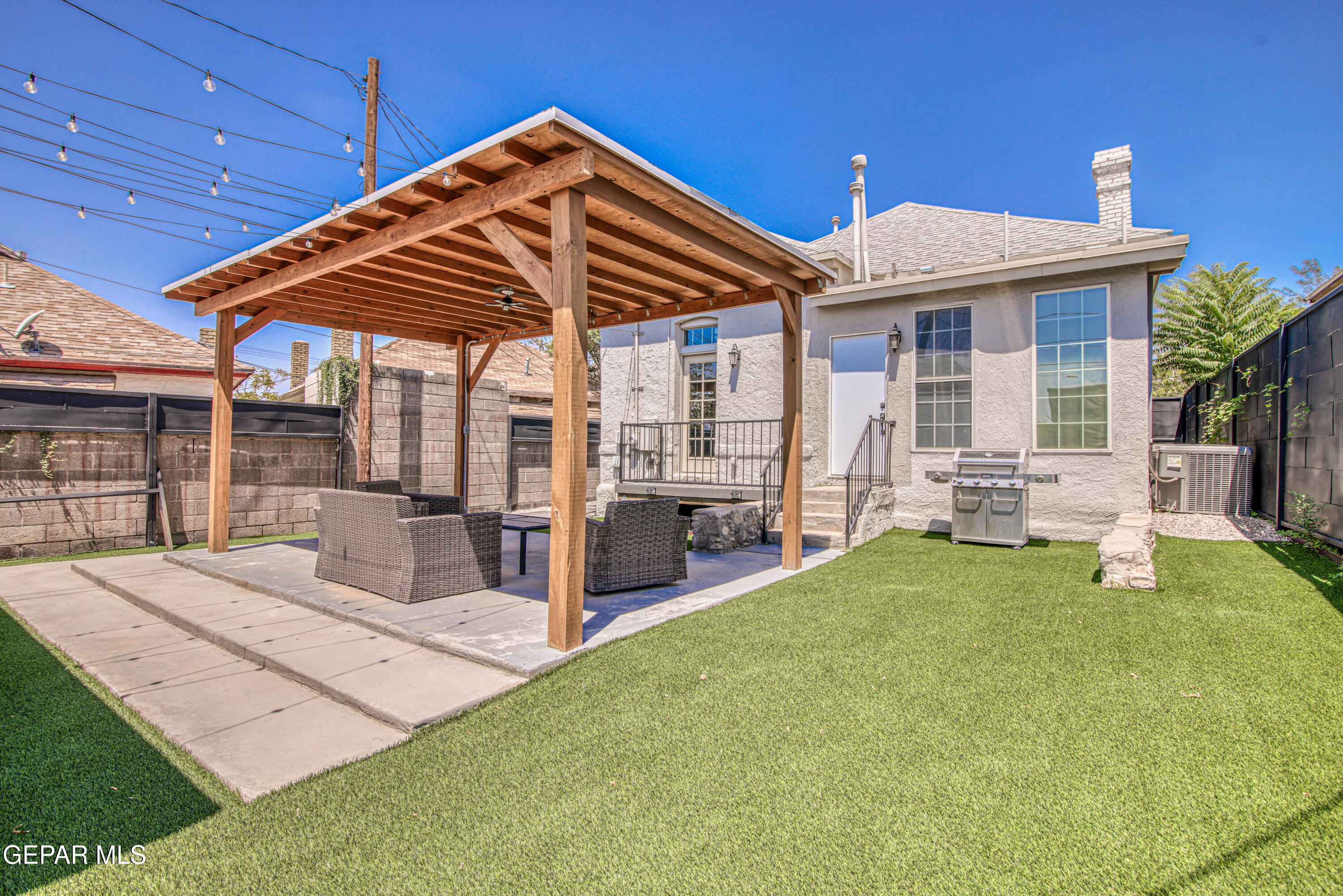 640 Stewart Court El Paso, TX 79902 - Photo 22 of 31 a view of an house with backyard porch and sitting area