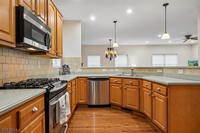 18 Brooklake Road Florham Park, NJ 07932 - Photo 11 of 34