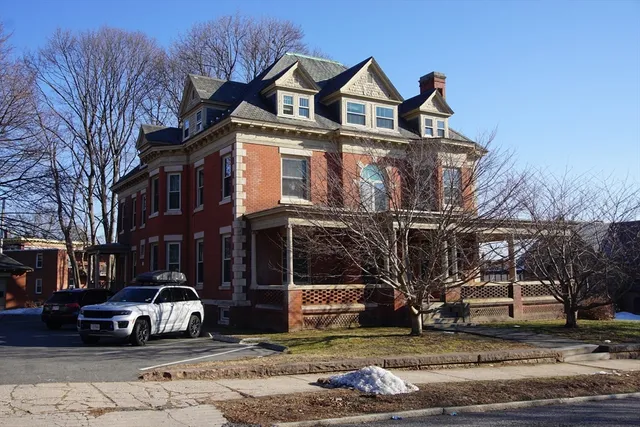 $1,600 | 495 Appleton Street, Unit 2R, Holyoke, MA 01040