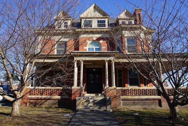 $1,600 | 495 Appleton Street, Unit 2R, Holyoke, MA 01040