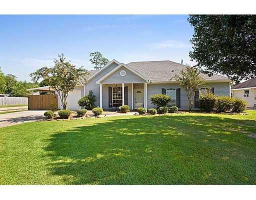 585 Labarre Street Mandeville, LA 70448 - Photo 2 of 12 Gallery Image 2