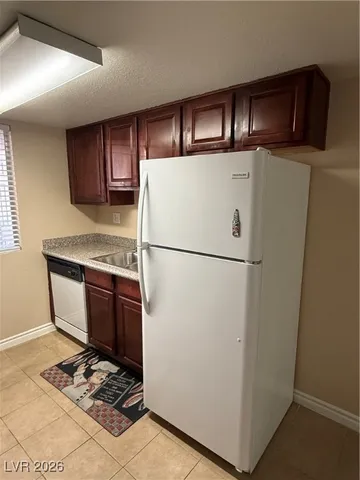 $975 | 5040 Indian River Drive, Unit 417, Las Vegas, NV 89103