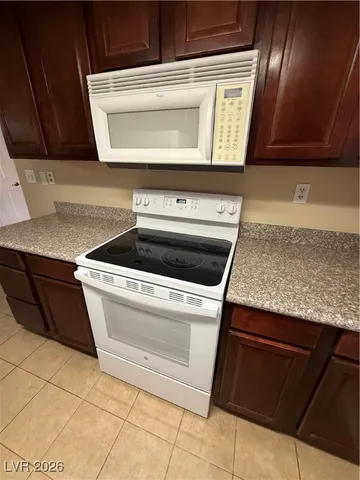 $975 | 5040 Indian River Drive, Unit 417, Las Vegas, NV 89103