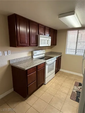 $950 | 5040 Indian River Drive, Unit 417, Las Vegas, NV 89103