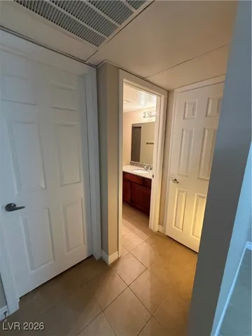 $975 | 5040 Indian River Drive, Unit 417, Las Vegas, NV 89103