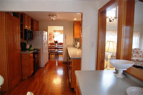 11 Stafford Road Danvers, MA 01923 - Photo 3 of 13 Gallery Image 3