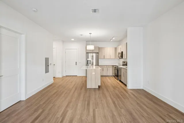 $3,350 | 4180 Sunrise Highway, Oakdale, NY 11769