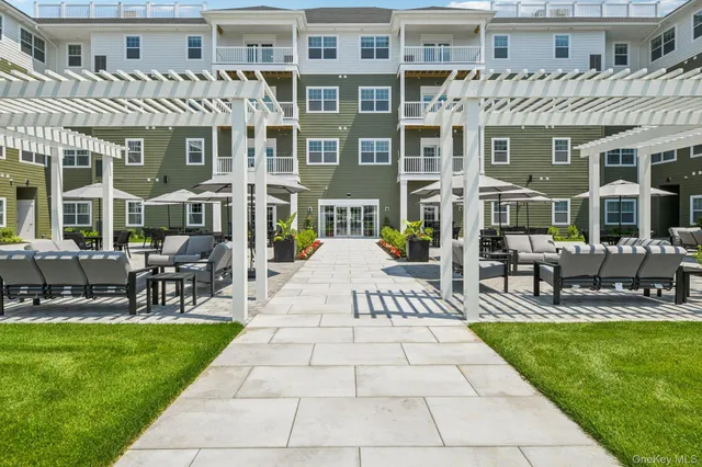 $3,350 | 4180 Sunrise Highway, Oakdale, NY 11769