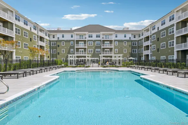 $3,350 | 4180 Sunrise Highway, Oakdale, NY 11769