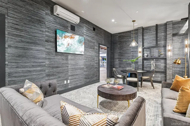 $3,350 | 4180 Sunrise Highway, Oakdale, NY 11769