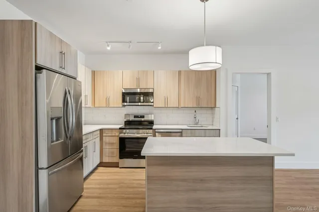 $3,350 | 4180 Sunrise Highway, Oakdale, NY 11769