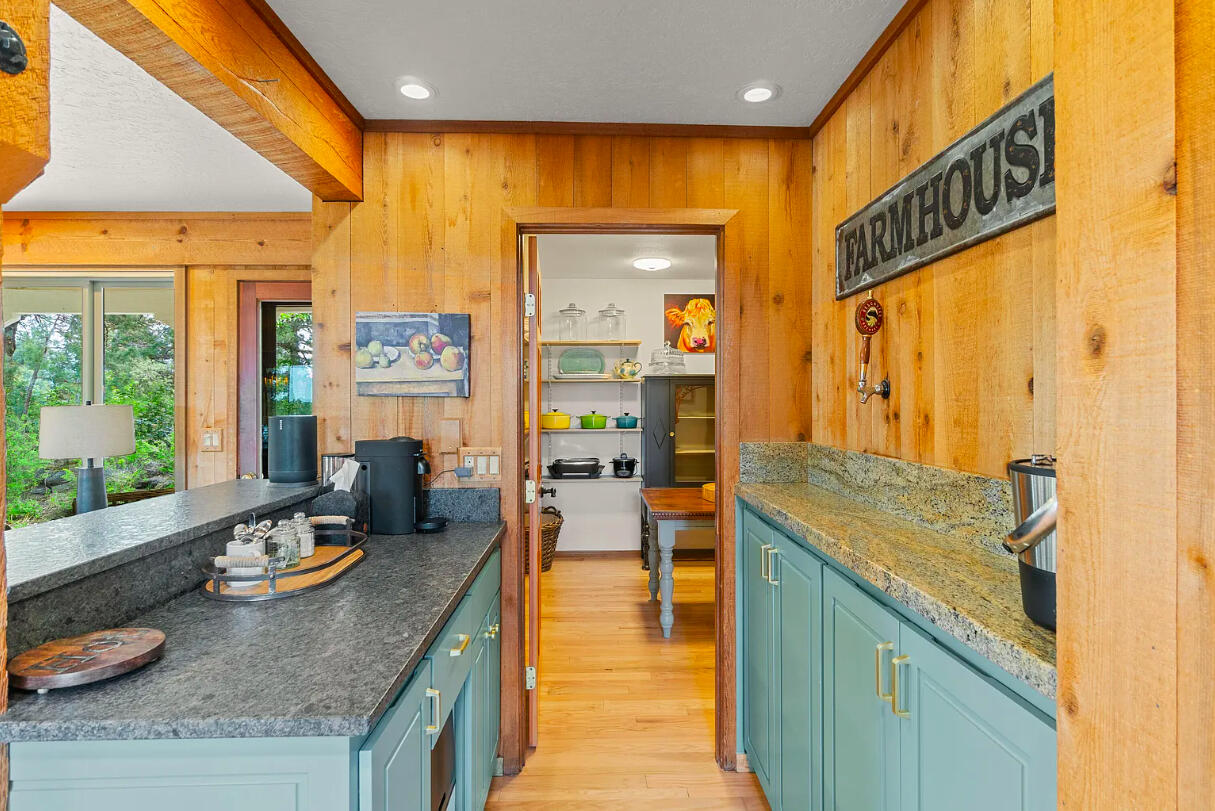60359 Arnold Market Road Bend, OR 97702 - Photo 21 of 64 coffee bar, ice maker, additional storage and walk-in pantry