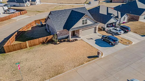 $2,300 | 813 Acadia Court, Tolar, TX 76476