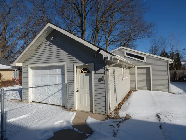 $139,900 | 827 Garfield Avenue, Beloit, WI 53511