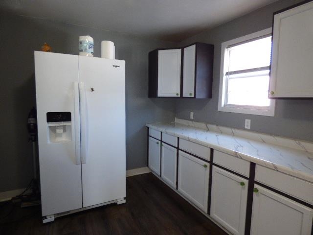 827 Garfield Avenue Beloit, WI 53511 - Photo 3 of 29