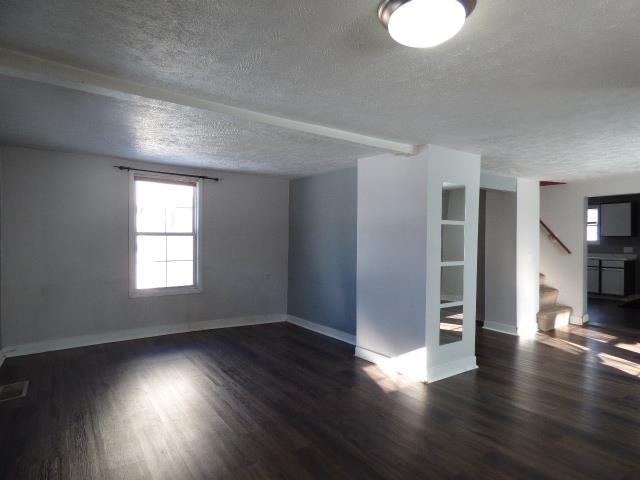 827 Garfield Avenue Beloit, WI 53511 - Photo 6 of 29