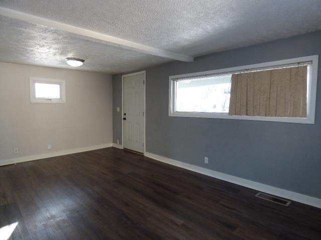 827 Garfield Avenue Beloit, WI 53511 - Photo 7 of 29