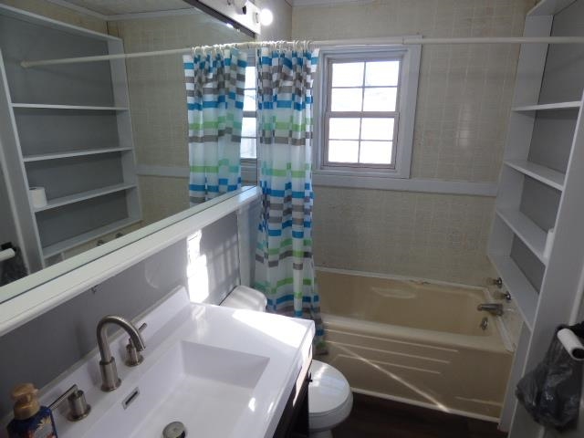 827 Garfield Avenue Beloit, WI 53511 - Photo 10 of 29